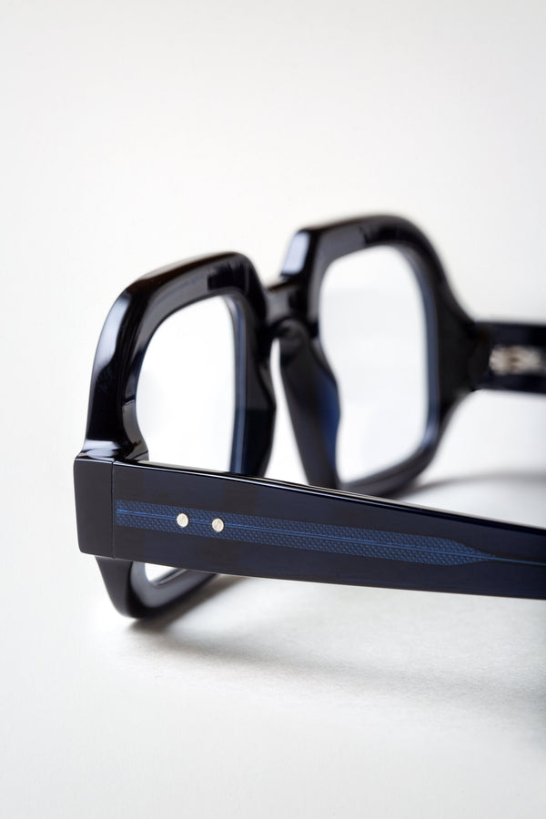 EYEWEAR